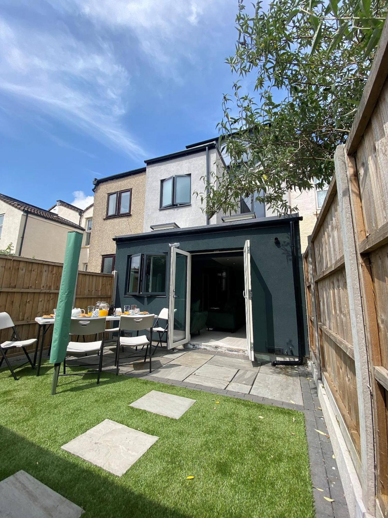 Superb Townhouse Near Vibrant Gloucester Road Bristol Exterior foto