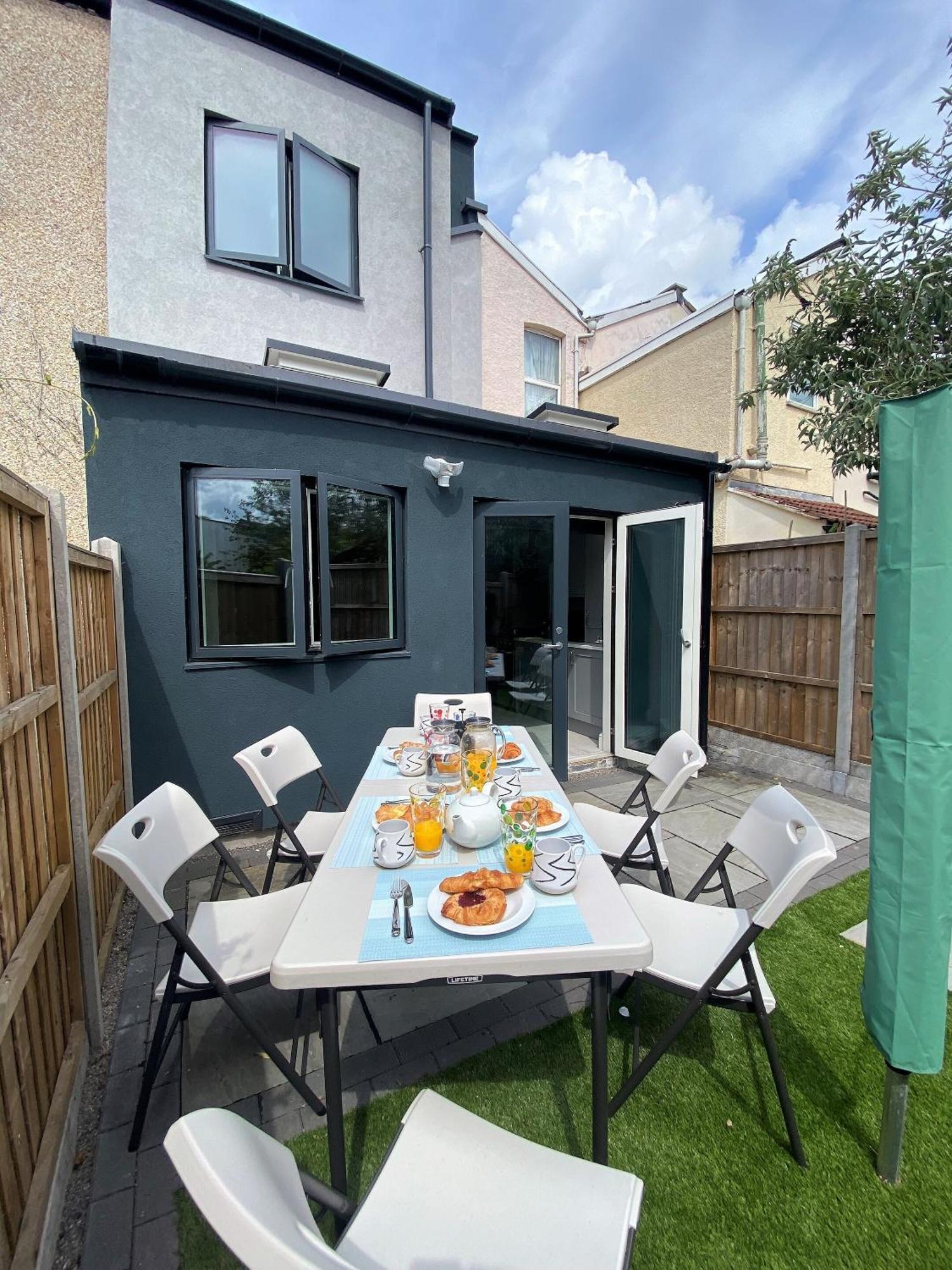 Superb Townhouse Near Vibrant Gloucester Road Bristol Exterior foto